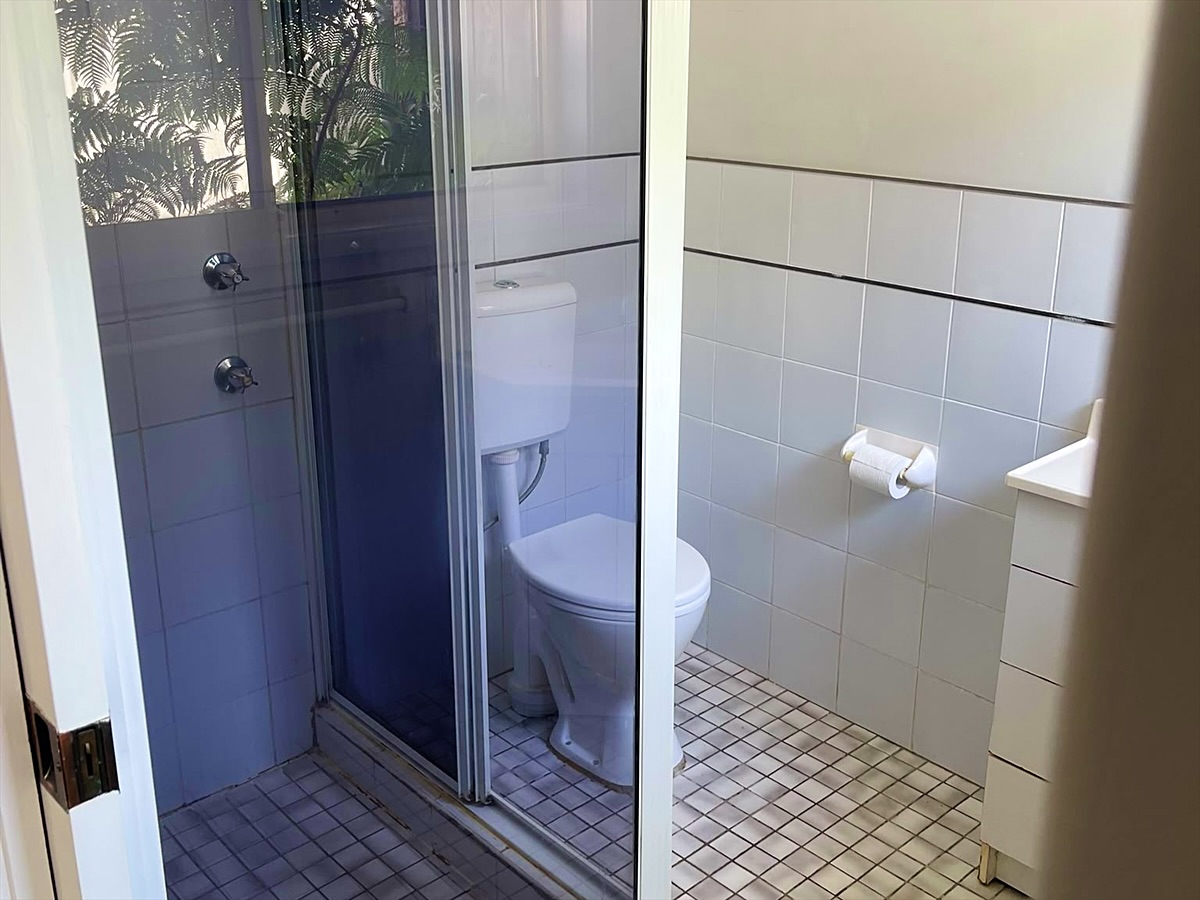 Main bathroom before the works