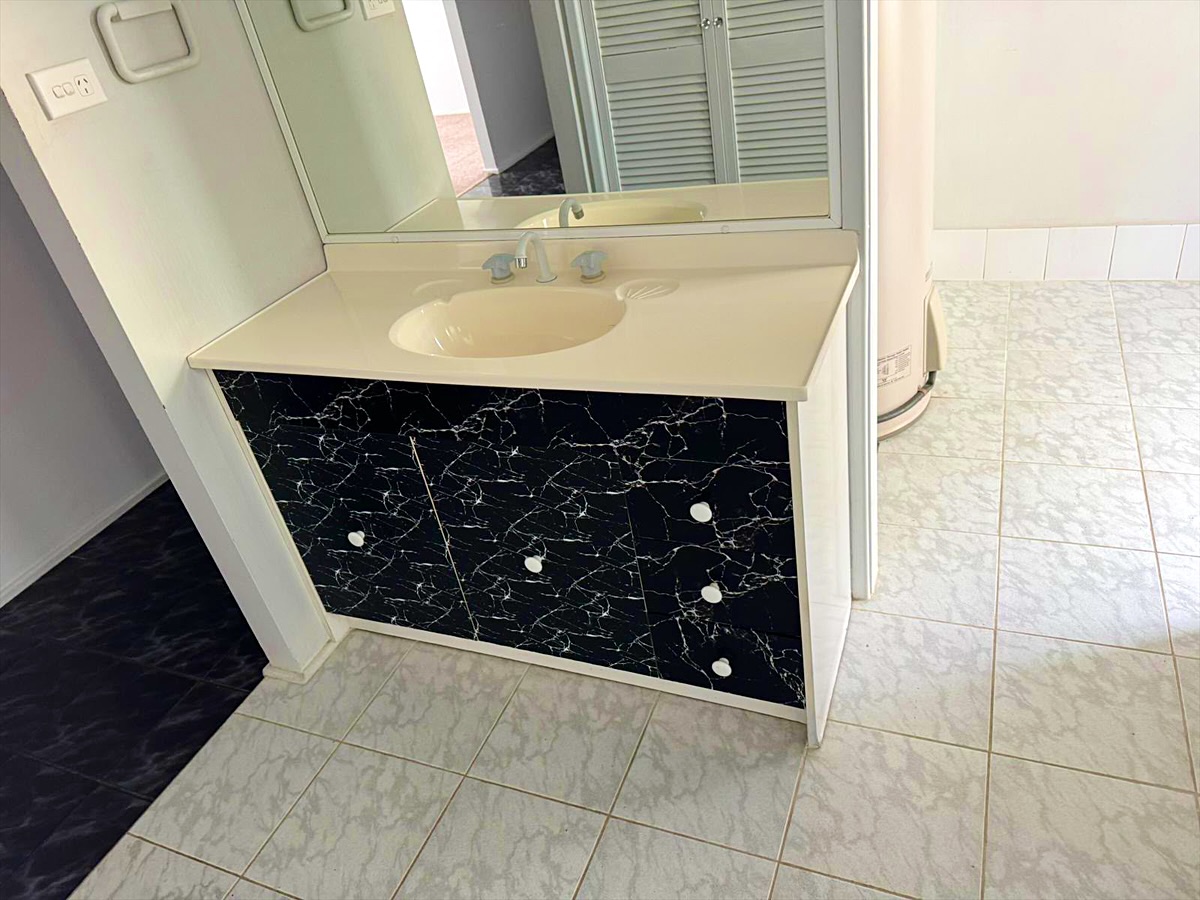 Ensuite before the works